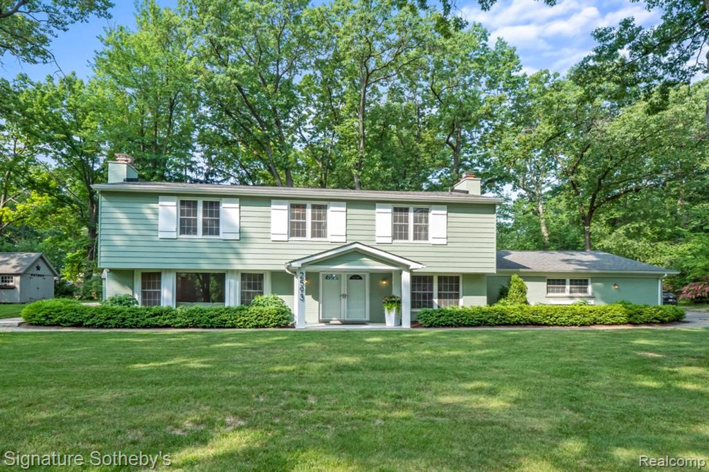 2593 S Christian Hills Drive, Rochester Hills, MI 48309