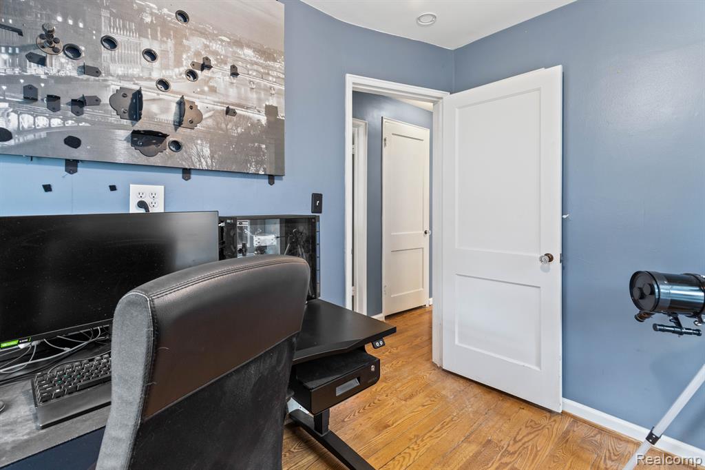 710 N VERNON Street, Dearborn, MI 48128 — Photo 17