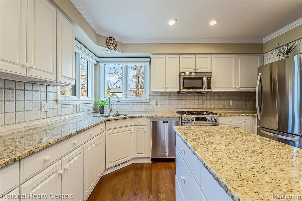 5451 Wentworth Drive, Commerce Twp, MI 48382 — Photo 13