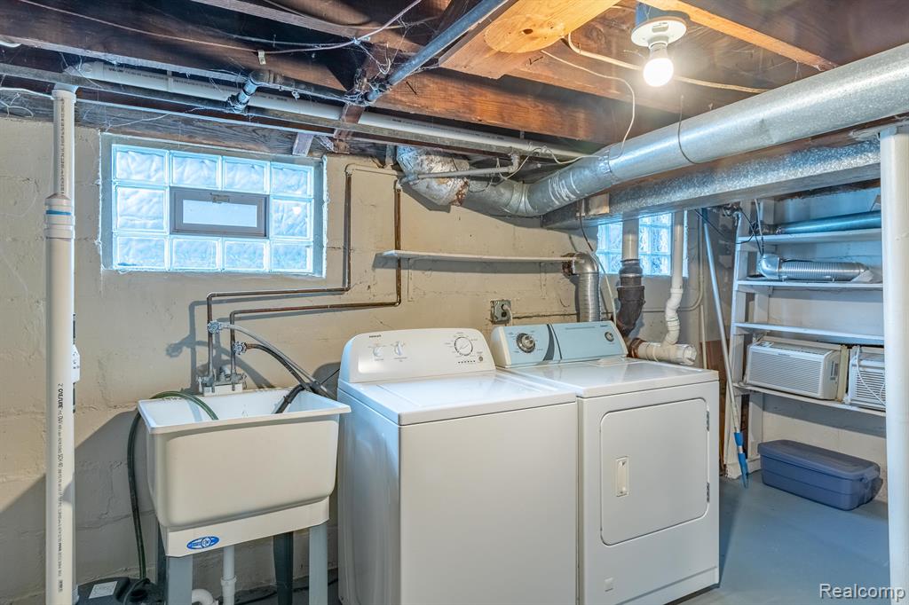 934 N CENTER Street, Royal Oak, MI 48067 — Photo 17