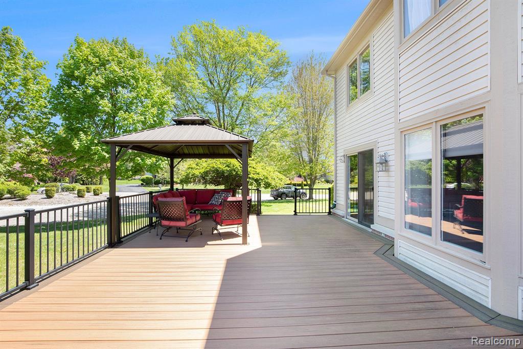 5200 BRIDGE Trail W, Commerce Twp, MI 48382 — Photo 33