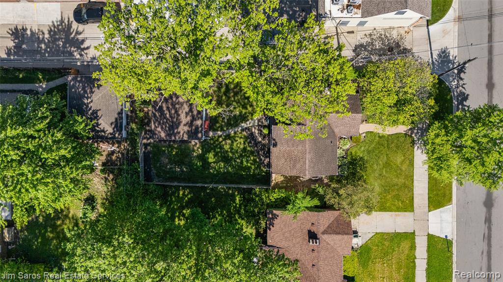 2371 Allard Avenue, Grosse Pointe Woods, MI 48236 — Photo 2