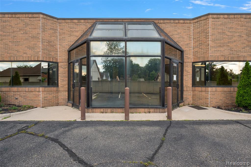 33830 Harper Avenue - Photo 2