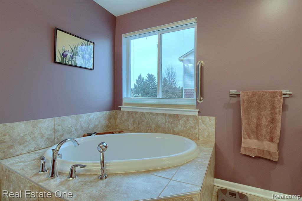 29924 MAGNOLIA Drive, New Hudson, MI 48165 — Photo 25