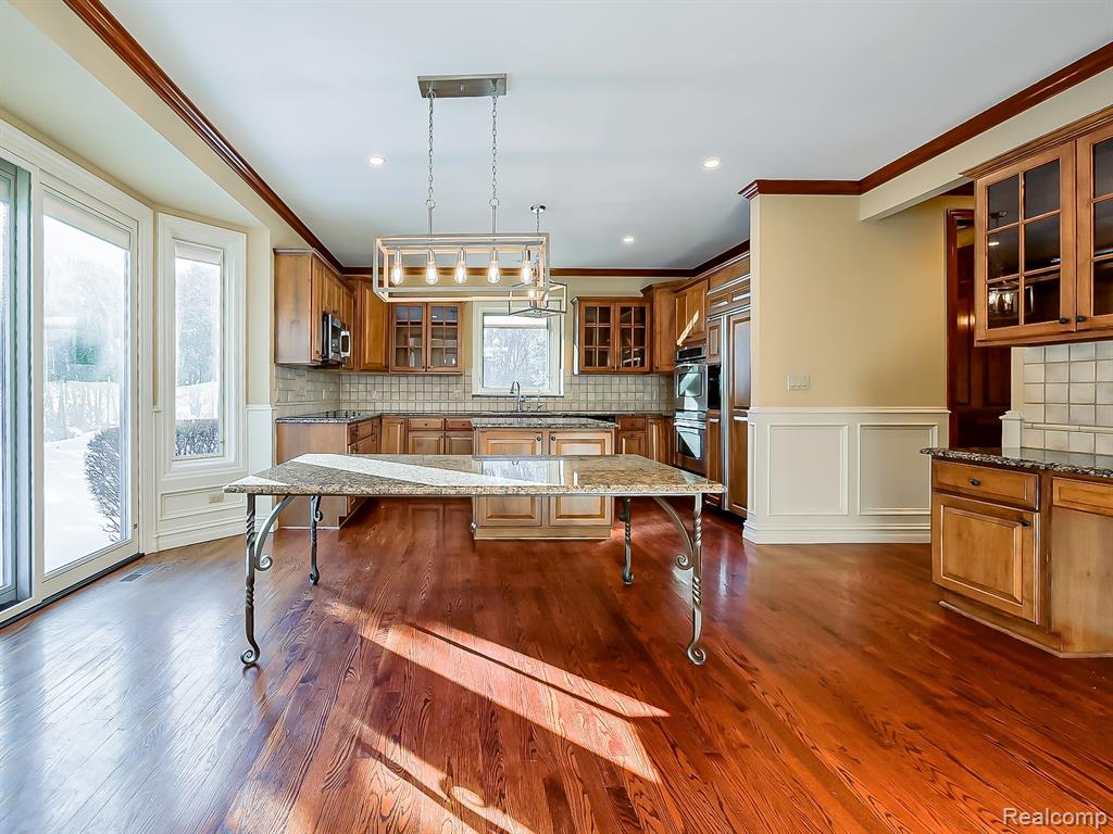 7364 Essex Drive, West Bloomfield, MI — Photo 35