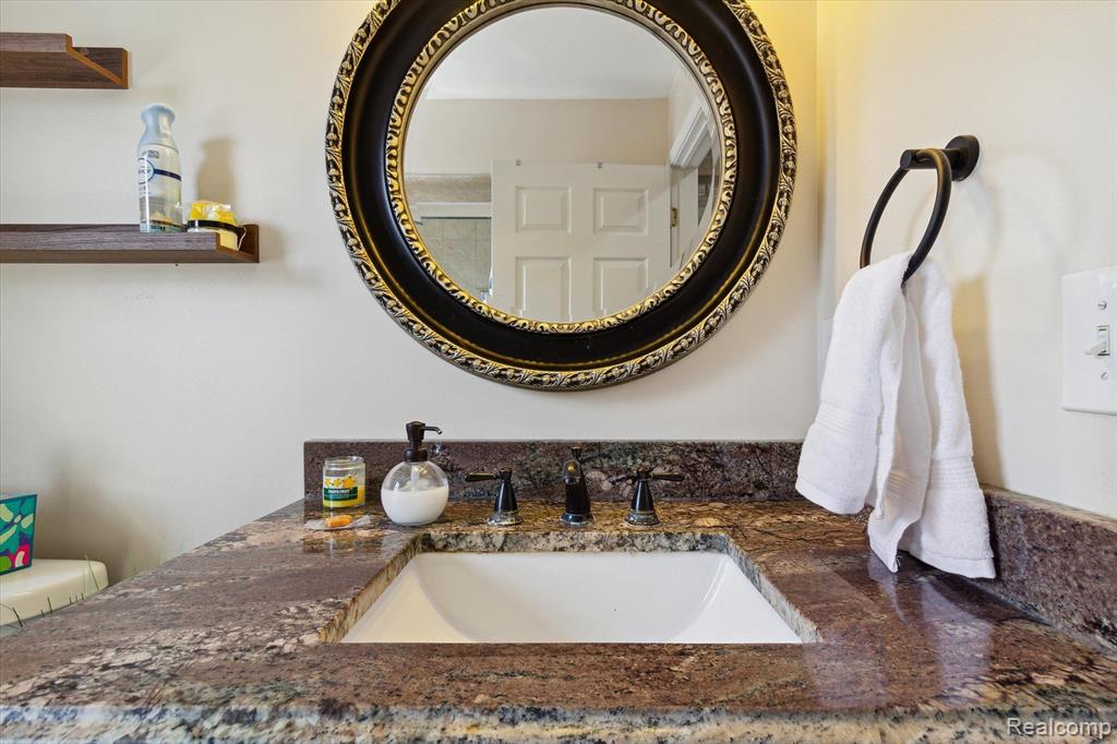 4174 BERKSHIRE Drive, Sterling Heights, MI 48314 — Photo 23