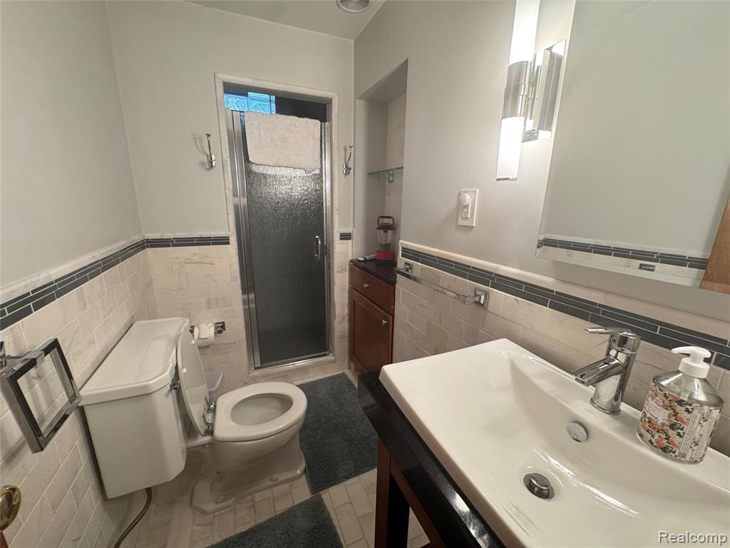 6 Danvers Lane, Dearborn, MI 48120 — Photo 34