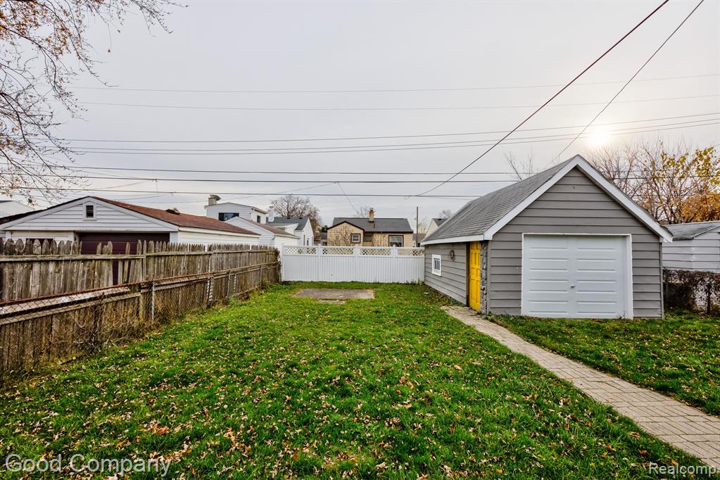 976 E COY Avenue, Hazel Park, MI 48030 — Photo 32