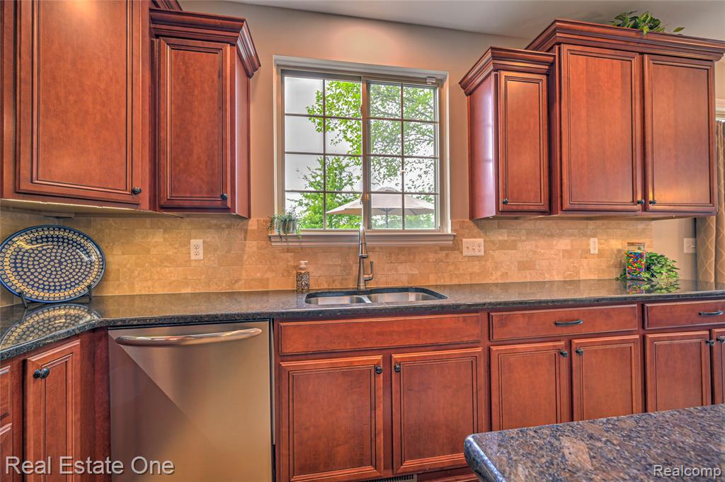 52689 Aspen Drive, South Lyon, MI 48178 — Photo 18