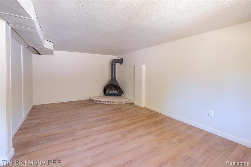 1401 Hillside Drive, Flint, MI 48532 — Photo 33