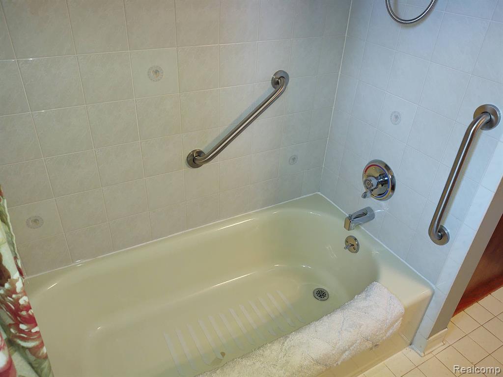 7460 FLICKINGER Drive, Shelby Twp, MI 48317 — Photo 32