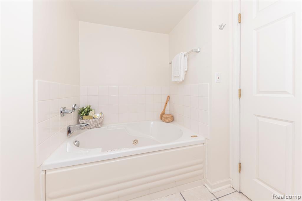 4036 BOULDER POND Drive, 15, Ann Arbor, MI 48108 — Photo 47