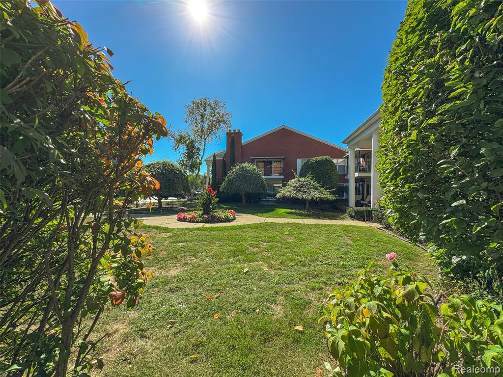 19710 W 13 Mile Road, 108, Beverly Hills, MI 48025 — Photo 47