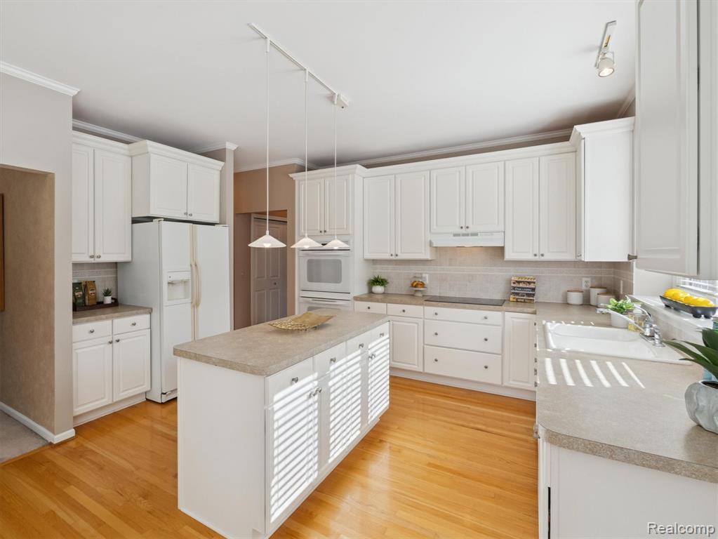 4435 Driftwood Drive, Commerce Twp, MI 48382 — Photo 16