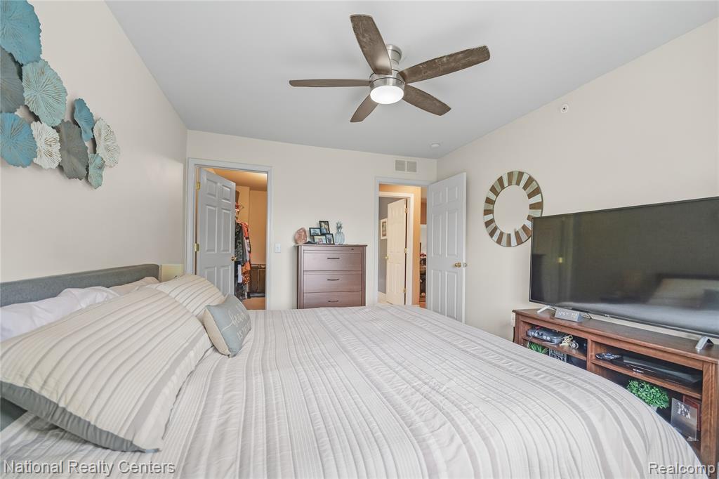 128 Sandy Lane, Walled Lake, MI 48390 — Photo 48