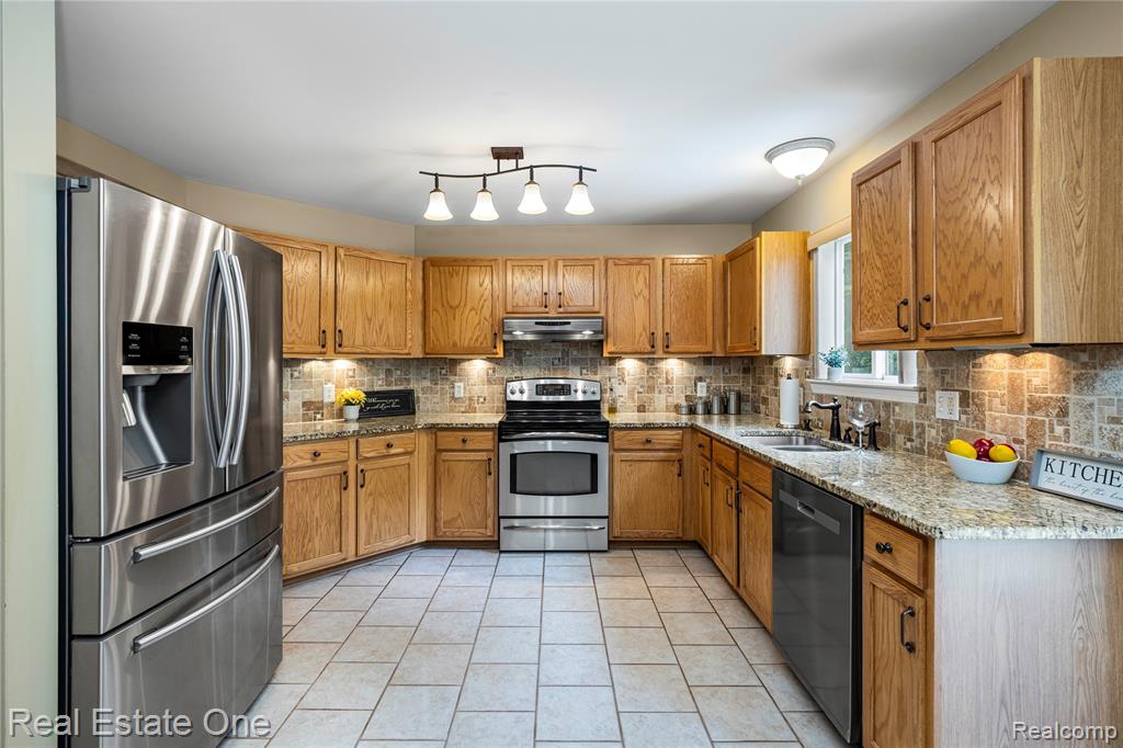 4364 Meadows Avenue, Burton, MI 48439 — Photo 13