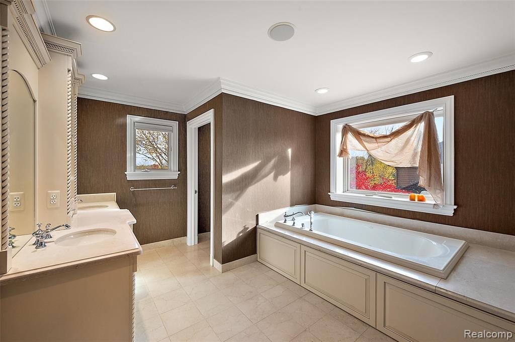 83 Greenan Lane, Lake Orion, MI 48362 — Photo 39