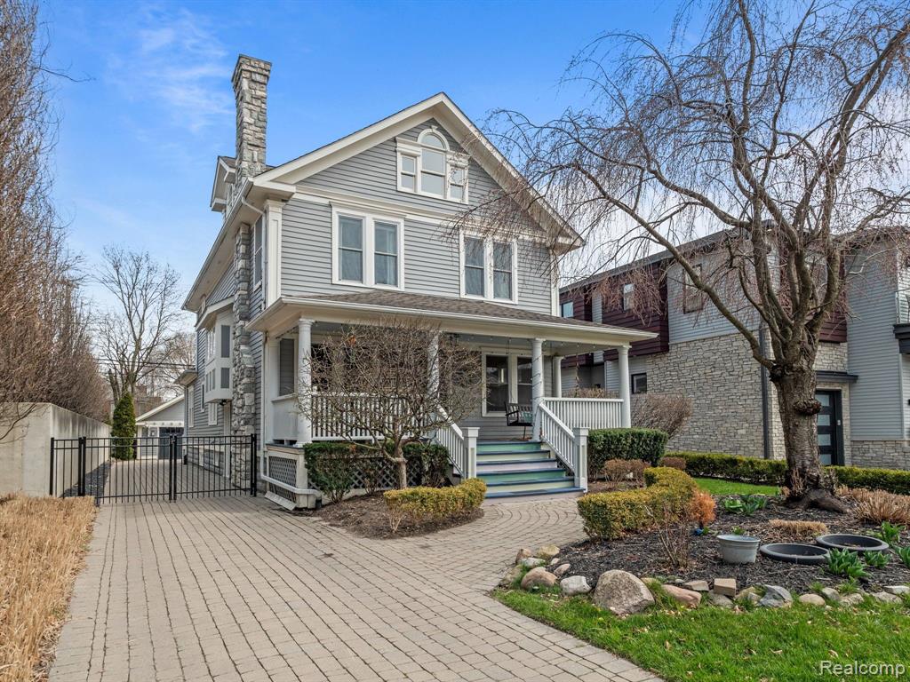 731 S BATES Street, Birmingham, MI 48009 — Photo 2