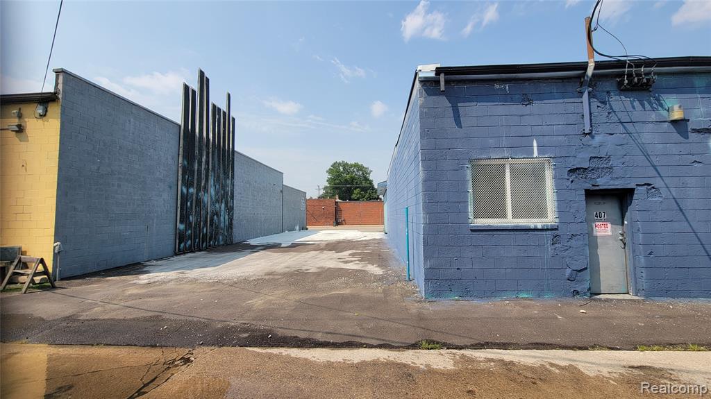 407 W 9 Mile Road, Hazel Park, MI 48030 — Photo 14
