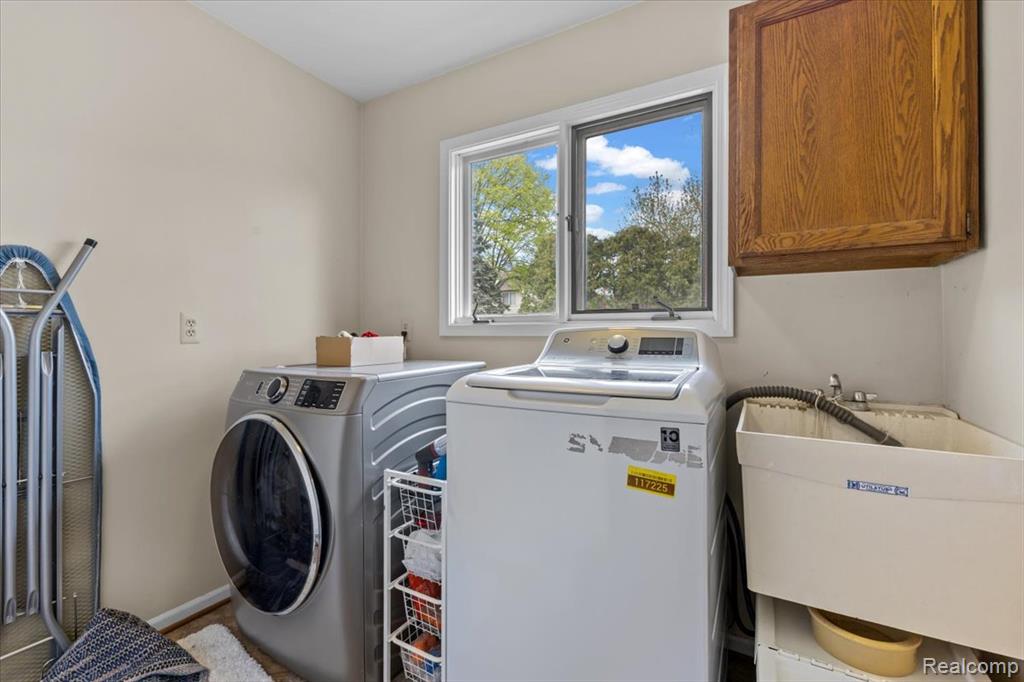 7694 Woodside Place, Waterford, MI 48327 — Photo 31