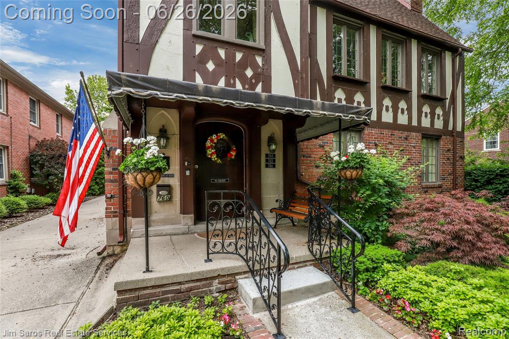 764 Harcourt Road, Grosse Pointe Park, MI 48230 — Photo 2