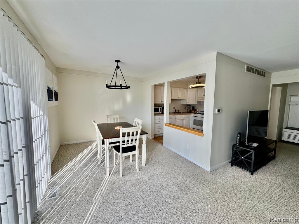 488 FOX HILLS Drive S, Bloomfield Hills, MI 48304 — Photo 7