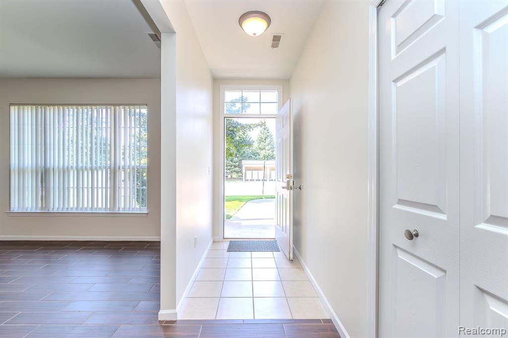 8106 CHESAPEAKE Circle, Walled Lake, MI 48390 — Photo 7