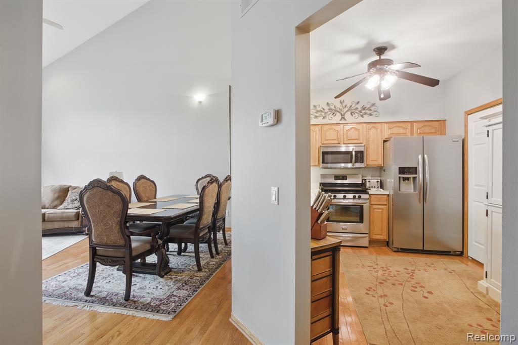 5496 GREENWAY Drive, 48, Trenton, MI 48183 — Photo 8