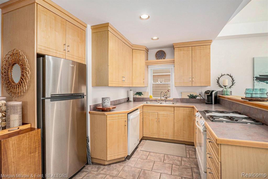 8763 Lakeview Boulevard, Clarkston, MI 48348 — Photo 5