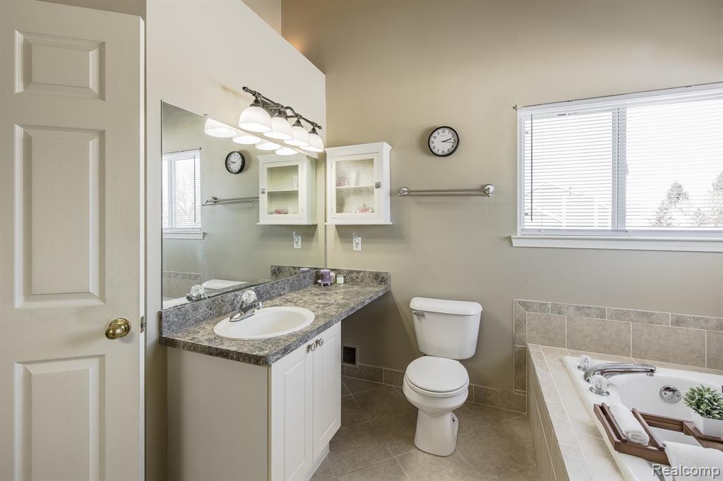 4930 Fox Chase Drive, White Lake, MI 48383 — Photo 37