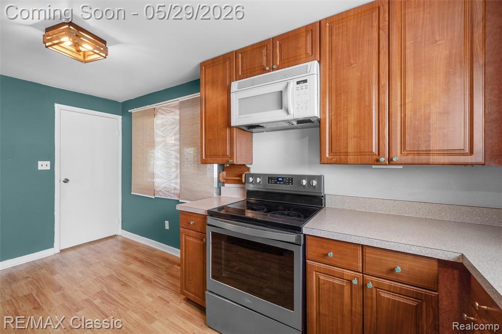 15586 Oakbrook Street, Romulus, MI 48174 — Photo 11