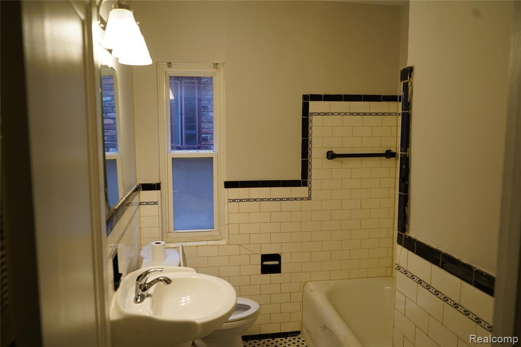 7010 Thatcher Street, Detroit, MI 48221 — Photo 9