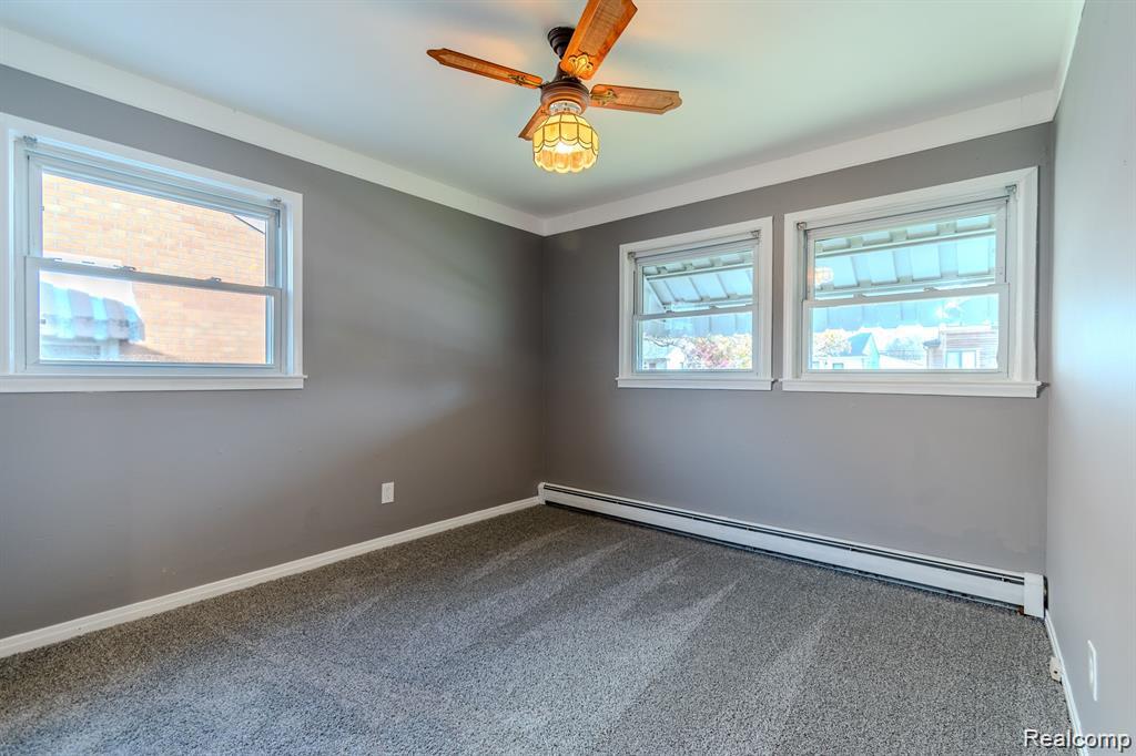 629 N VERMONT Avenue, Royal Oak, MI 48067 — Photo 9