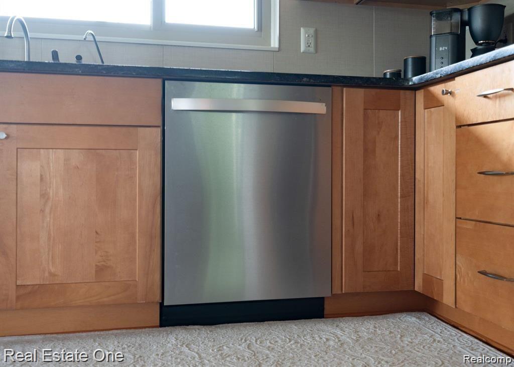 2728 DEVONSHIRE, Leonard, MI 48367 — Photo 18