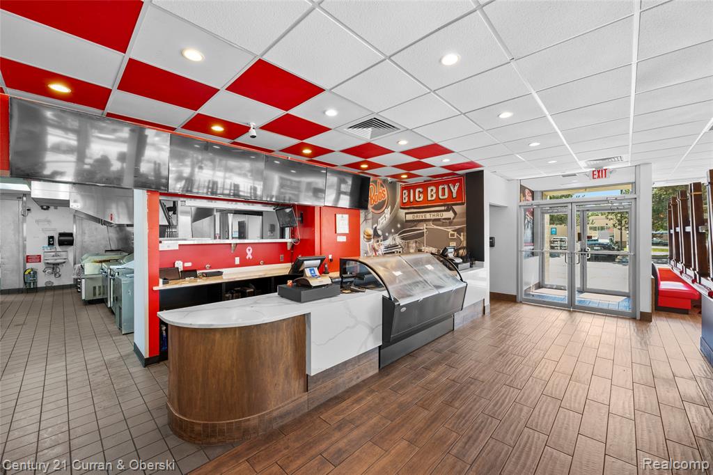 32704 Grand River Avenue, Farmington, MI, 48336