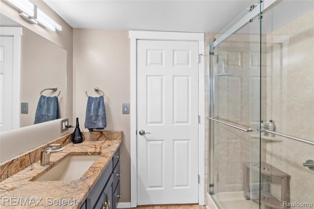3101 W Maple Avenue, Flint, MI 48507 — Photo 34
