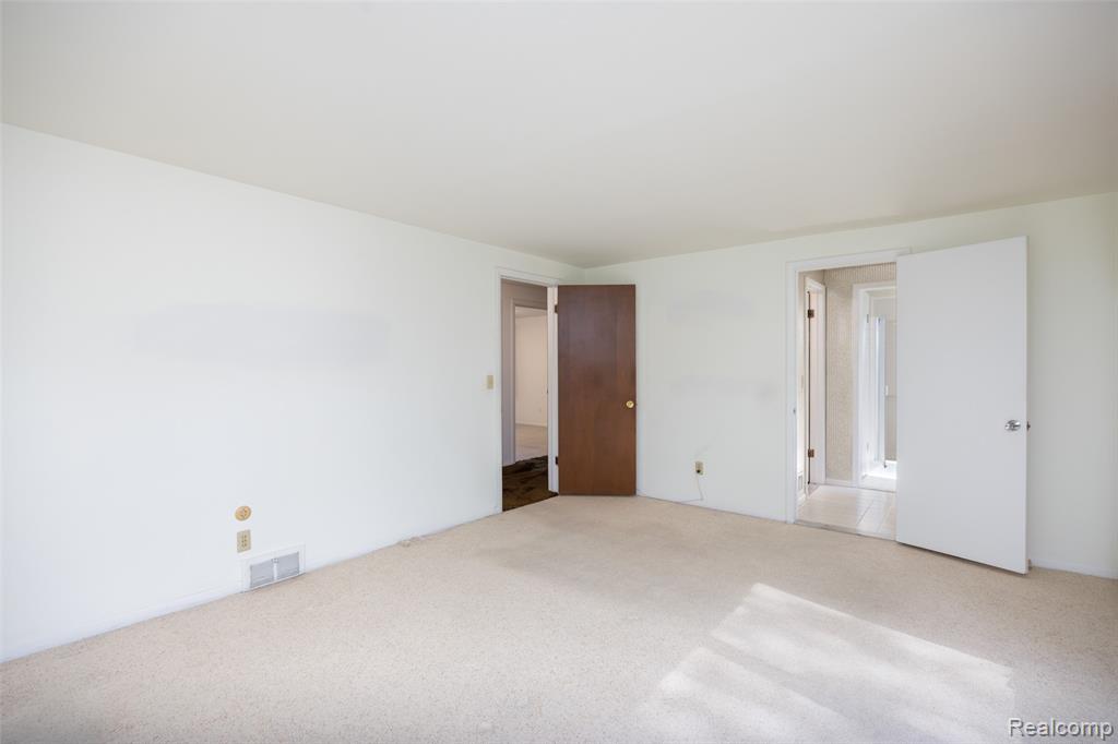 19646 Wilshire Boulevard, Beverly Hills, MI 48025 — Photo 19