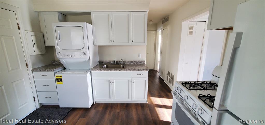 545 E Dallas Avenue, Madison Heights, MI 48071 — Photo 9