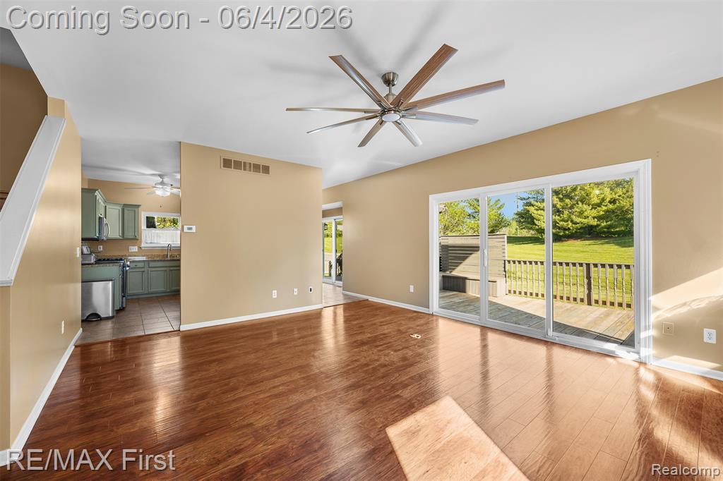 8559 Barrington Drive, Ypsilanti, MI 48198 — Photo 13