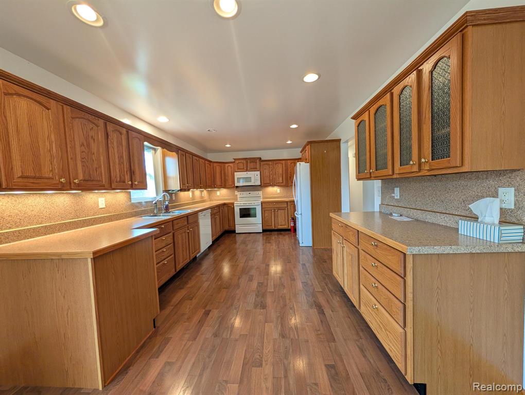 6185 N Vassar Road, Flint, MI 48506 — Photo 8