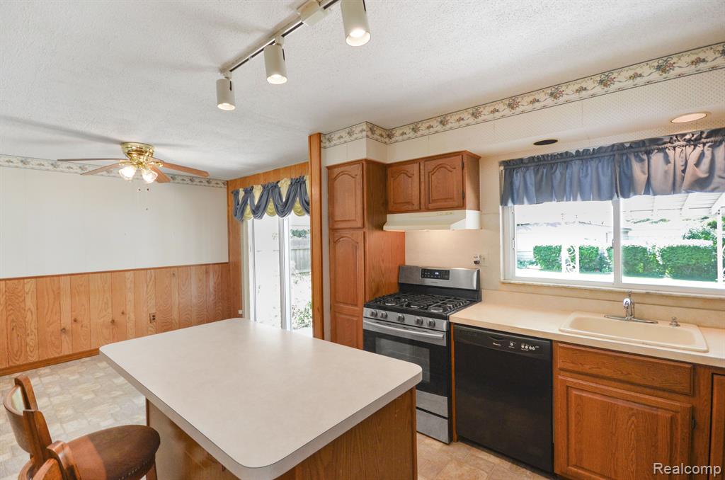 40509 Irval Drive, Sterling Heights, MI 48313 — Photo 12