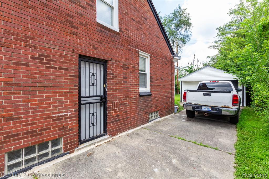 9037 Longacre Street, Detroit, MI 48228 — Photo 29