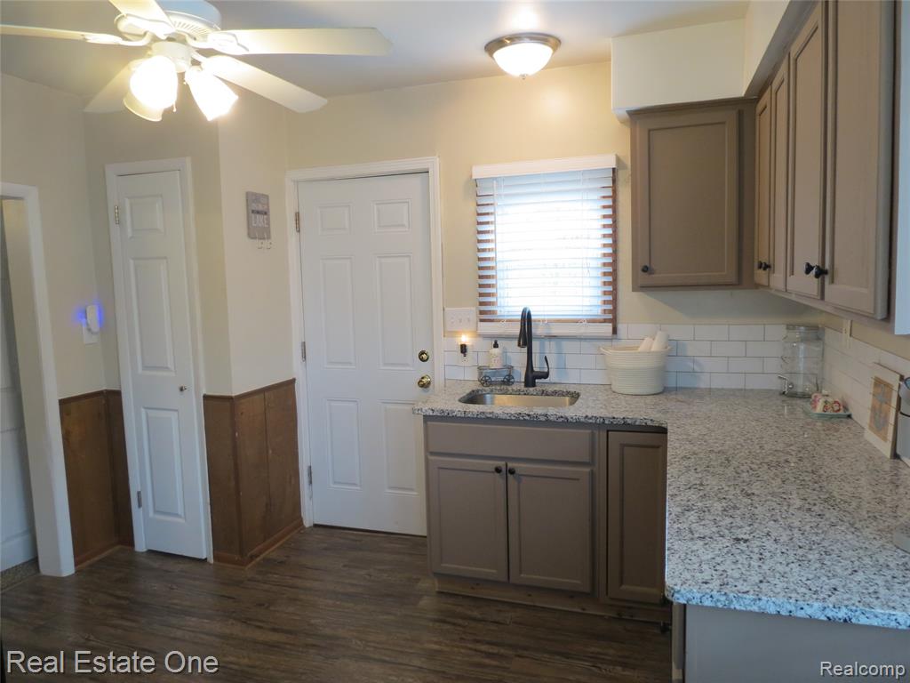 1648 Lombardy, Highland, MI 48356 — Photo 12