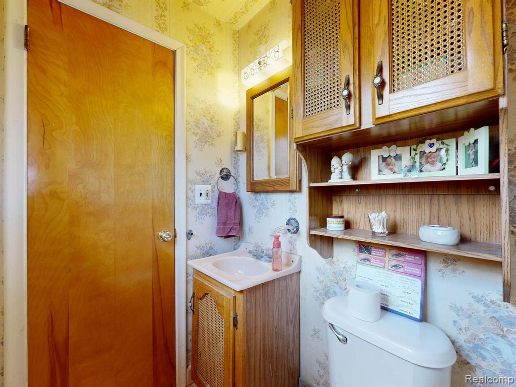 206 Wellington Crescent, Mount Clemens, MI 48043 — Photo 29
