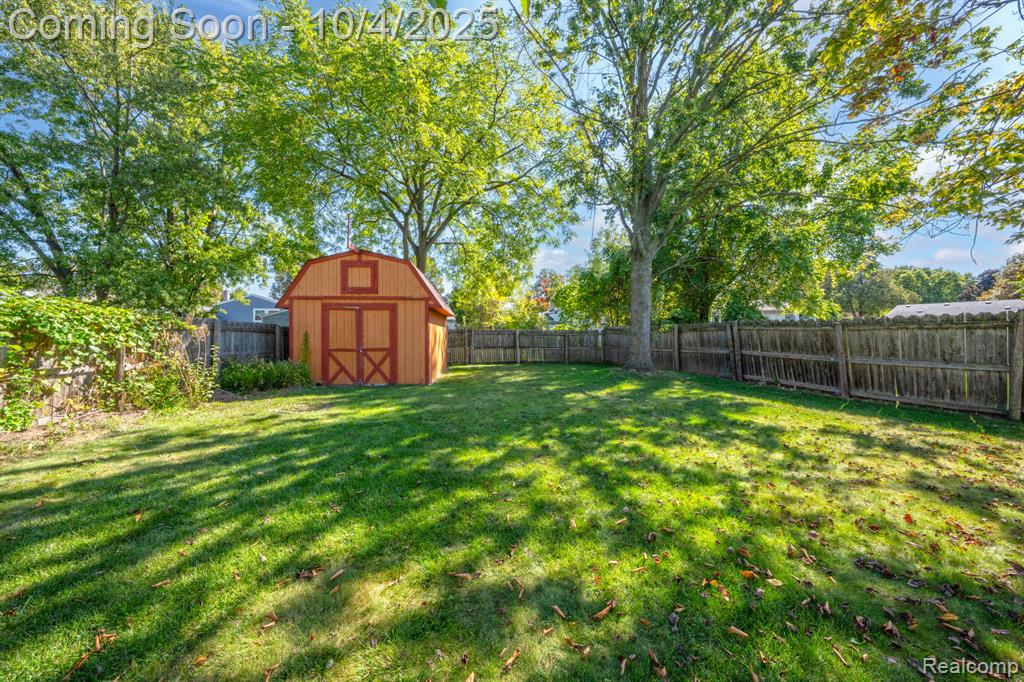 42708 Wilmington Drive, Sterling Heights, MI 48313 — Photo 36