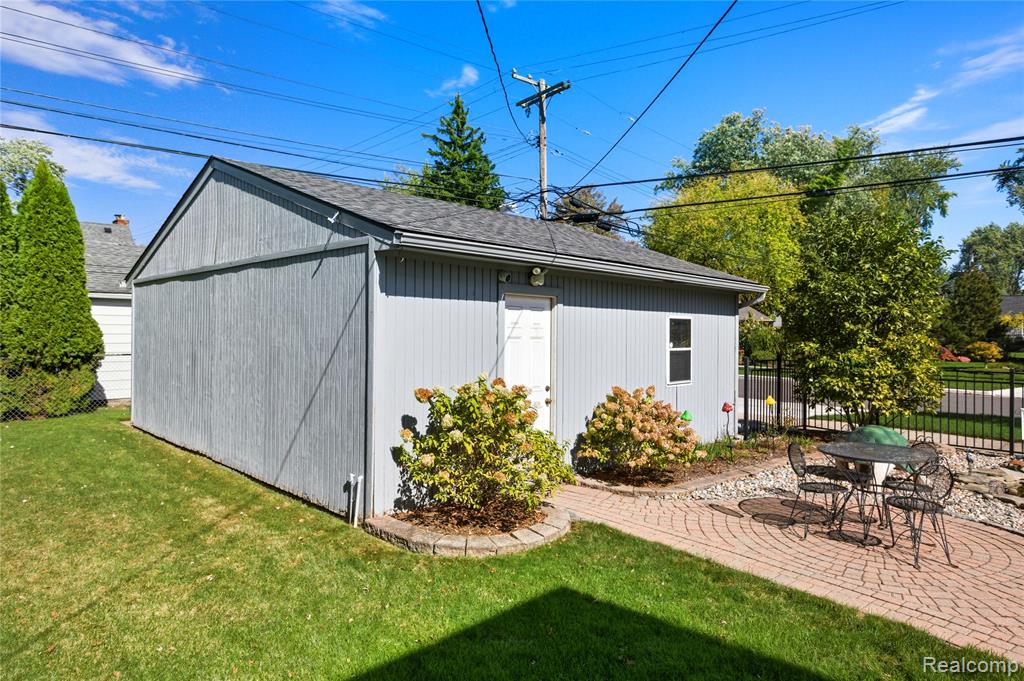10404 Hart Avenue, Huntington Woods, MI — Photo 48