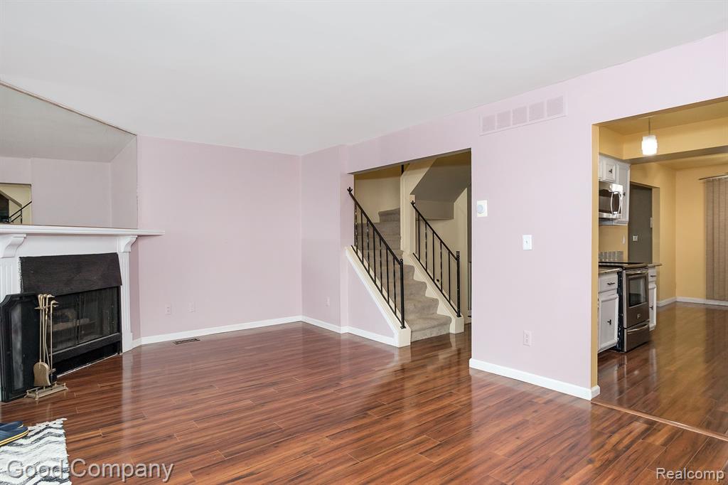 28562 REGENT Court S, Southfield, MI 48076 — Photo 5