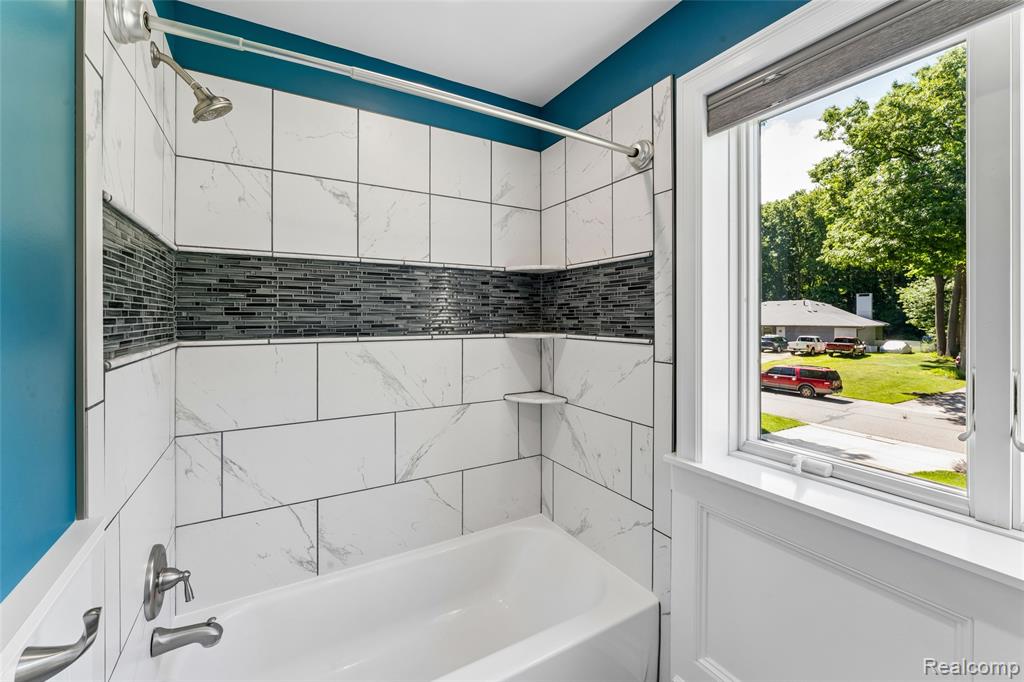 5327 Olde Saybrooke Road, Grand Blanc, MI 48439 — Photo 26