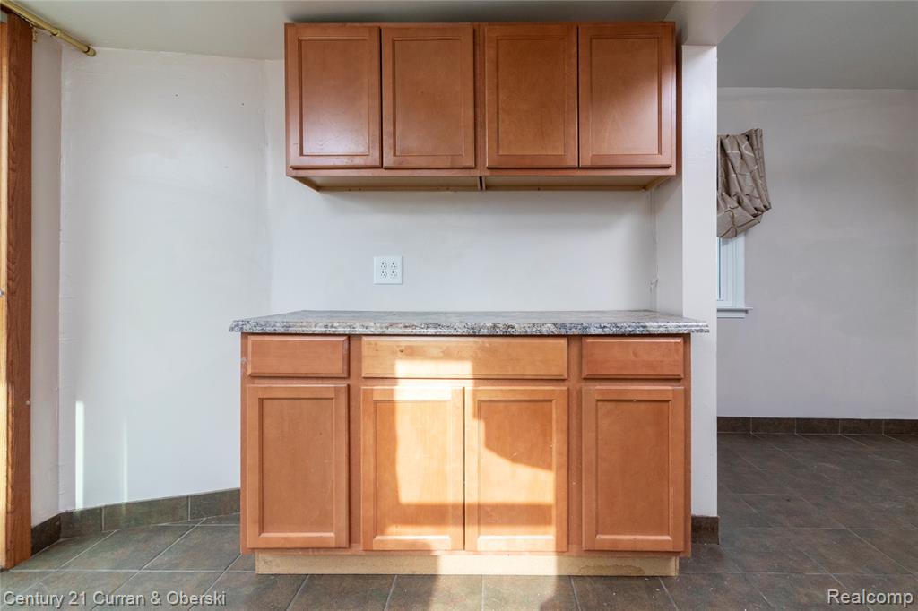 7077 Deering Street, Garden City, MI — Photo 11