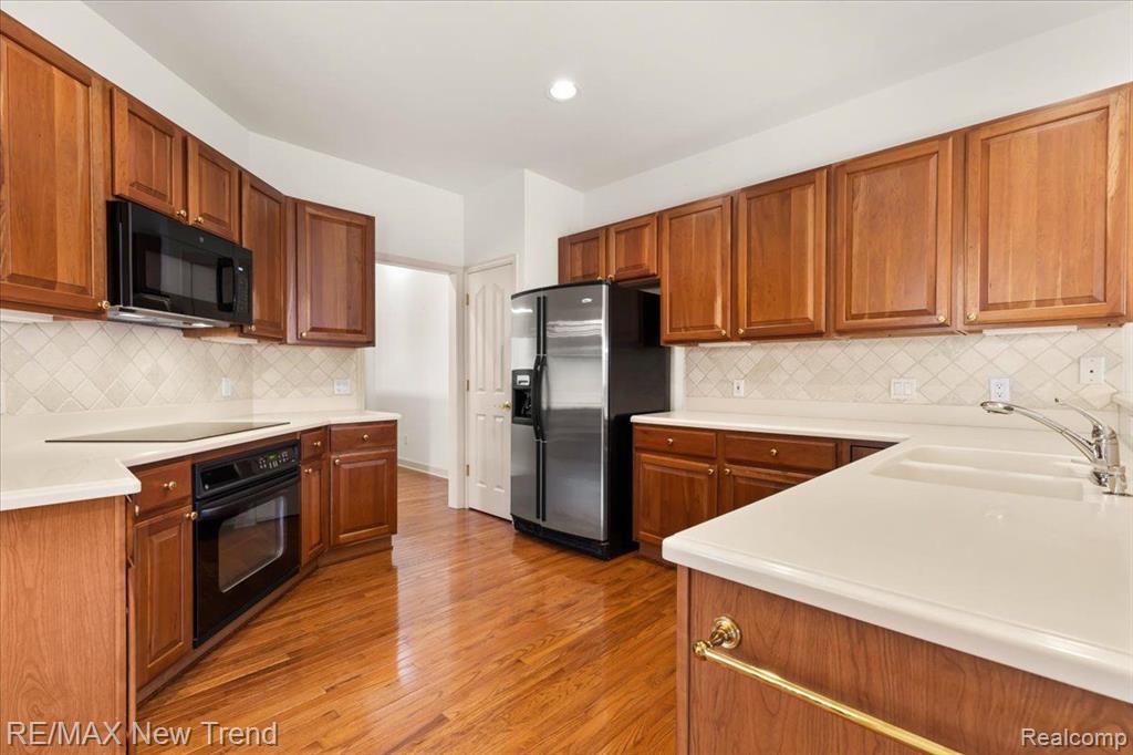 16502 CYPRESS Court, Northville, MI 48168 — Photo 11